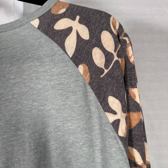 LuLaRoe RANDY Heathered Distressed Gray Black Leaves Raglan Tee Shirt SMALL S - Picture 4 of 5